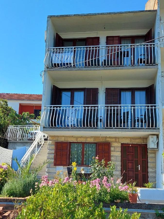 Apartmani I & J Seric Сегет Враница Екстериор снимка