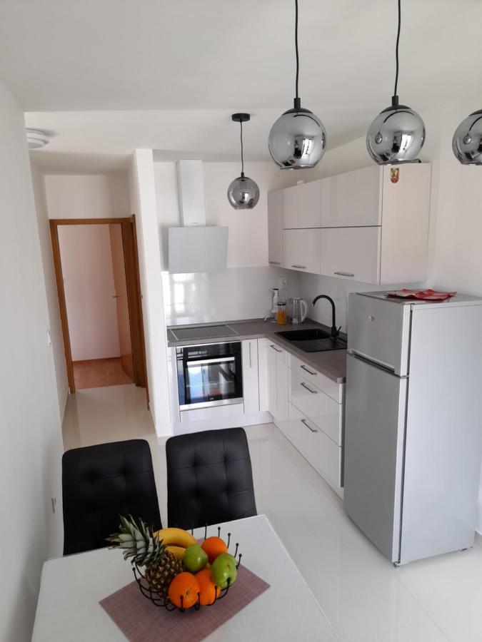 Apartmani I & J Seric Сегет Враница Екстериор снимка