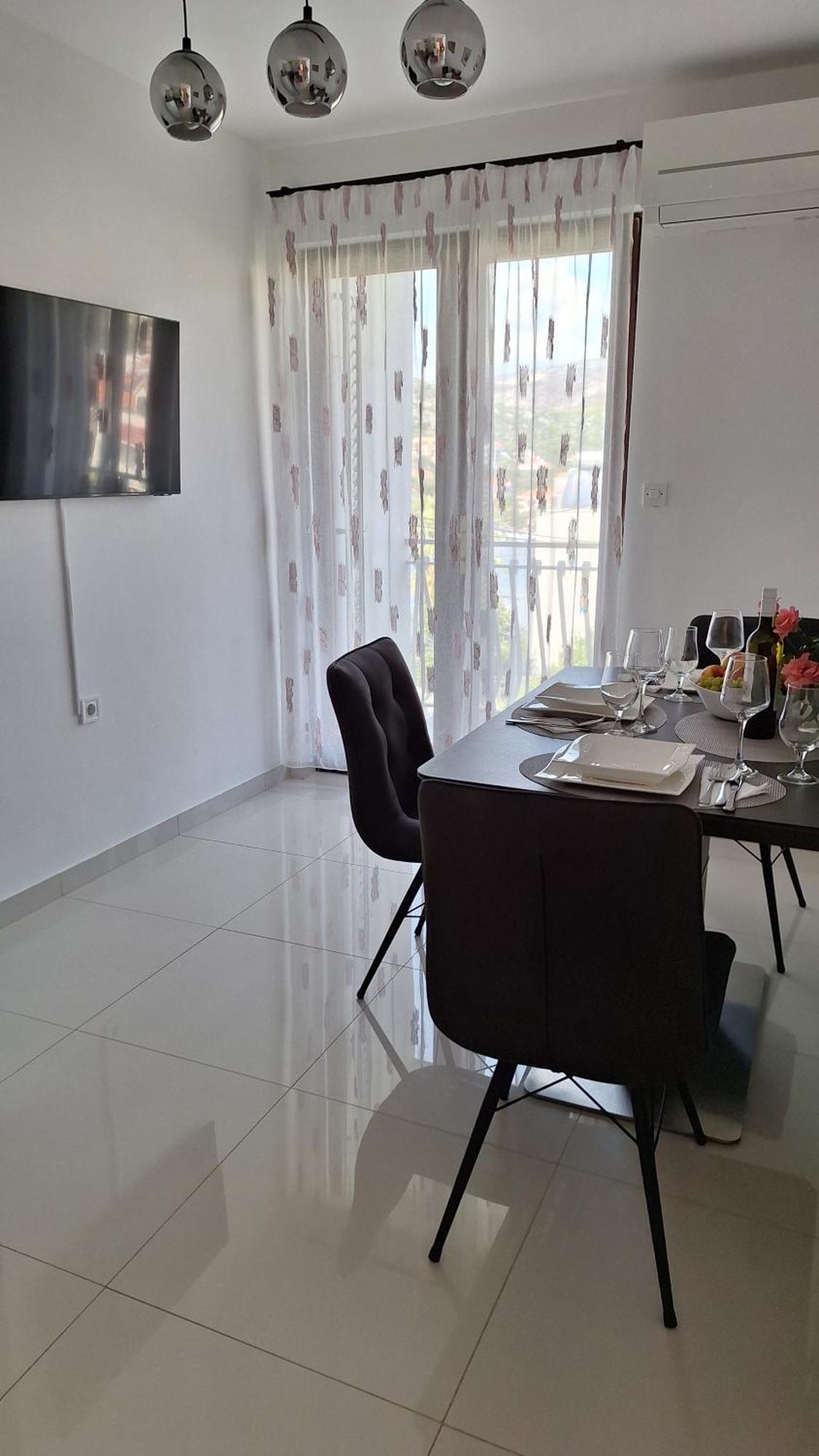 Apartmani I & J Seric Сегет Враница Екстериор снимка