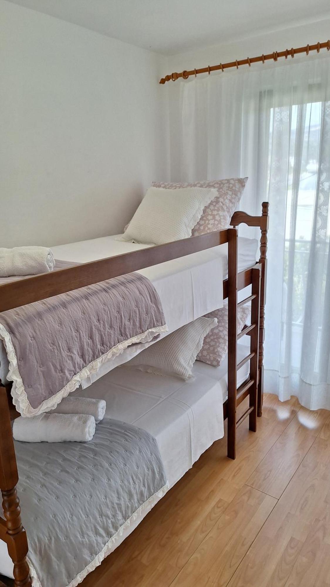 Apartmani I & J Seric Сегет Враница Екстериор снимка