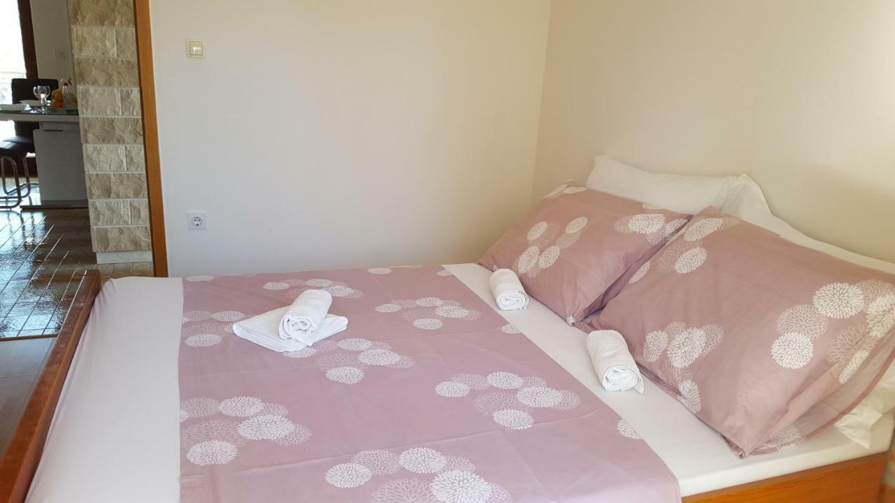Apartmani I & J Seric Сегет Враница Екстериор снимка