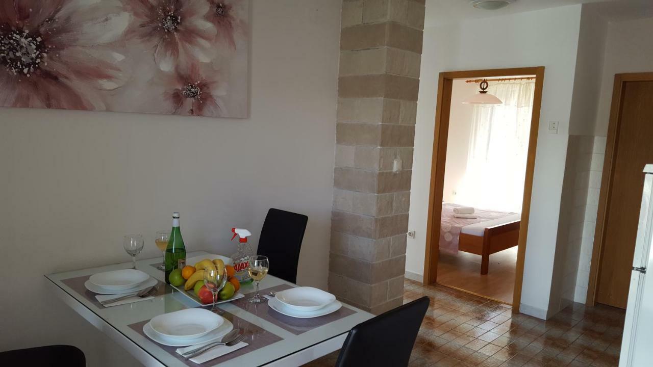 Apartmani I & J Seric Сегет Враница Екстериор снимка