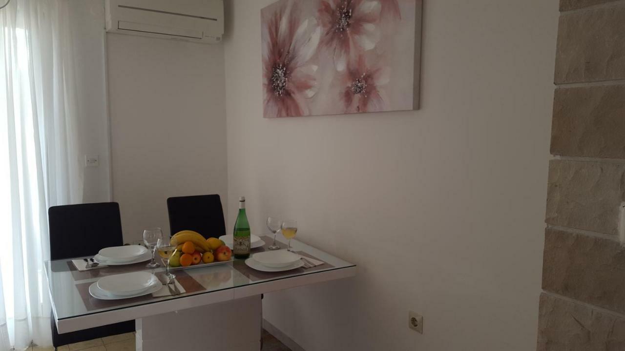 Apartmani I & J Seric Сегет Враница Екстериор снимка